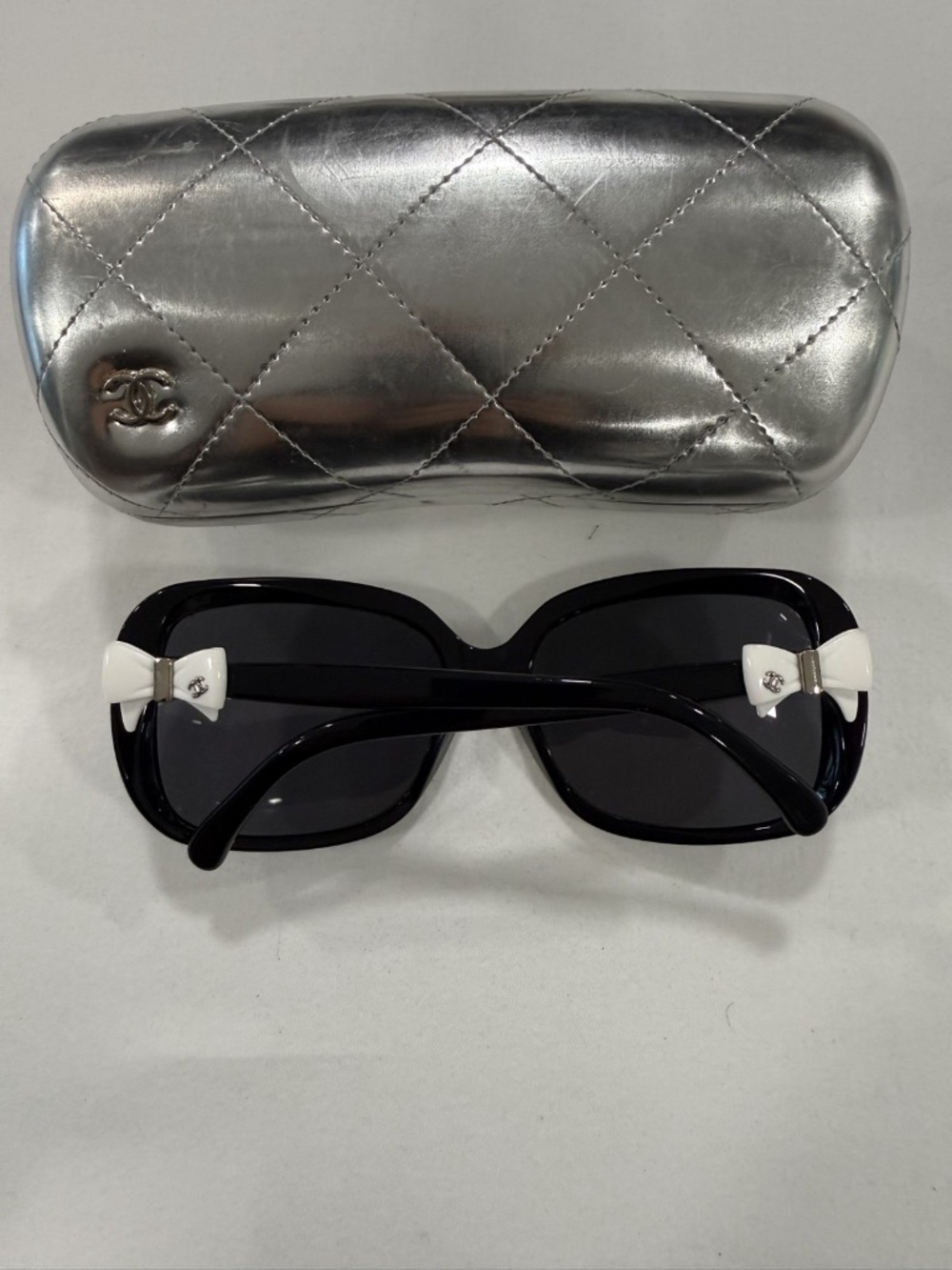 Chanel Black Polarized Sunglasses White Bow CC Temples w/ Quilted Case